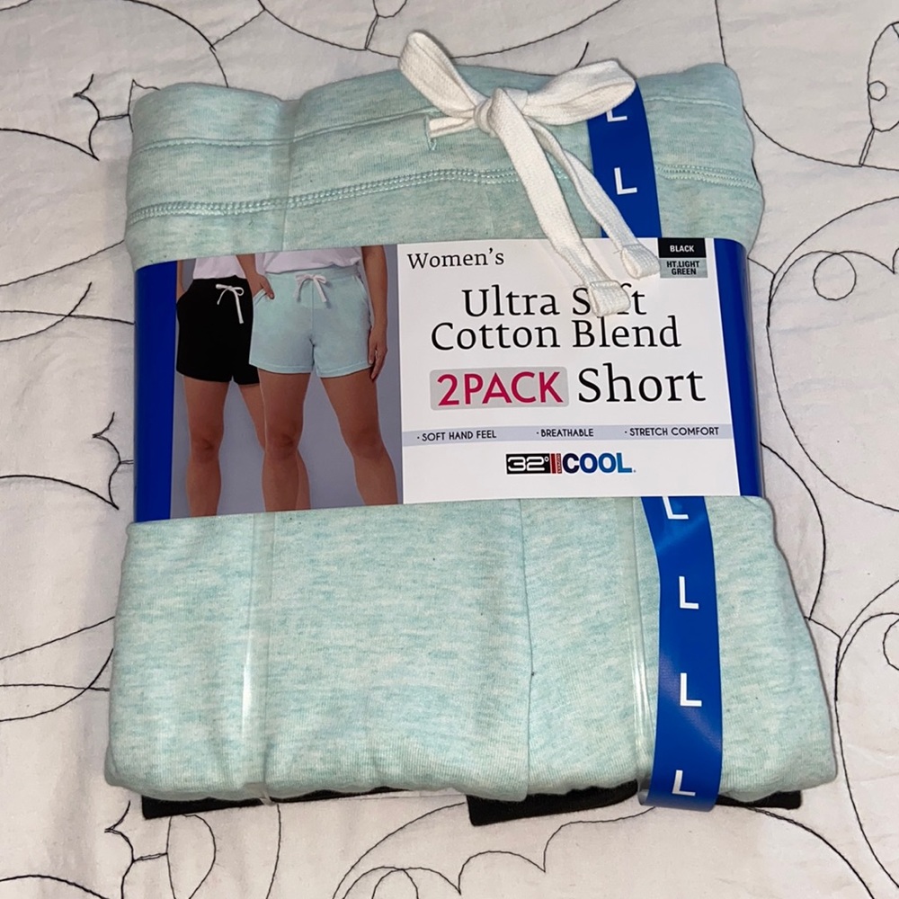 Brand- 32° Cool Brand new 2-piece shorts Black and Light green size L